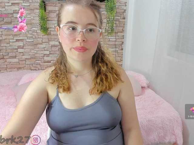 zoe-brk live cam on BongaCams
