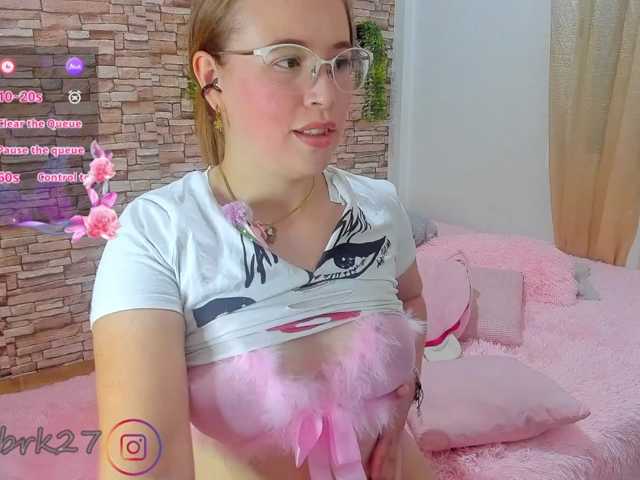 zoe-brk live cam on BongaCams