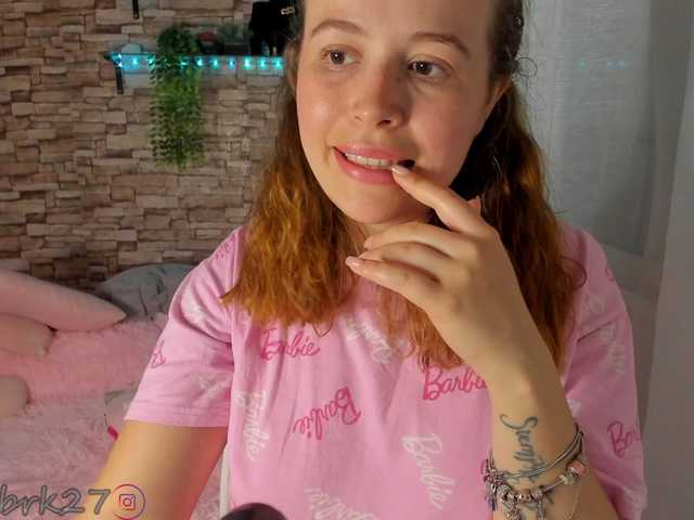 zoe-brk live cam on UnifiedCams