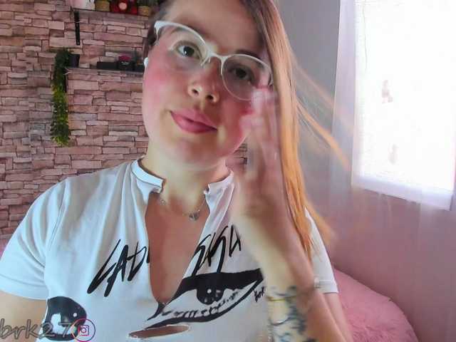 zoe-brk live cam on BongaCams