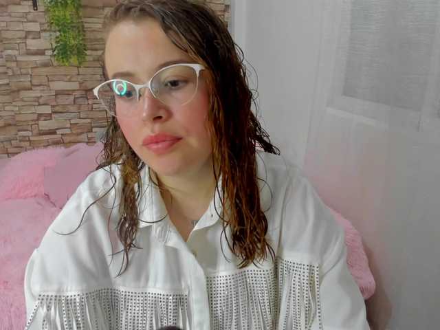 zoe-brk live cam on BongaCams