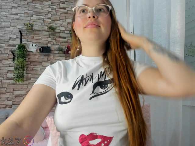 zoe-brk live cam on BongaCams