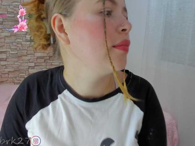 zoe-brk live cam on BongaCams