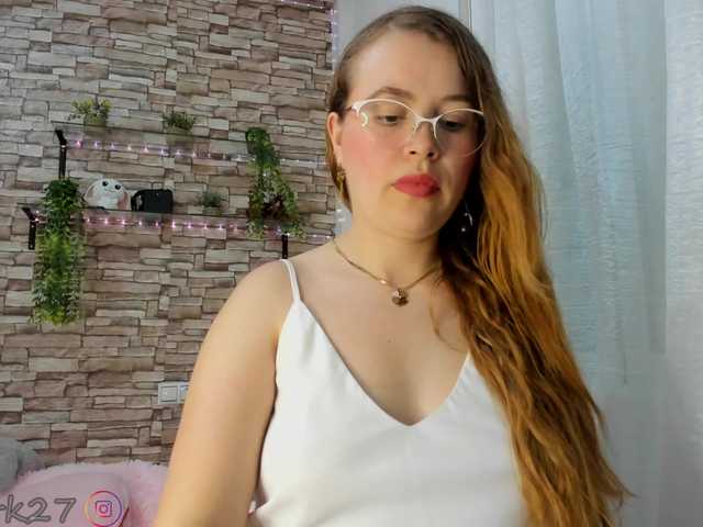 zoe-brk live cam on BongaCams