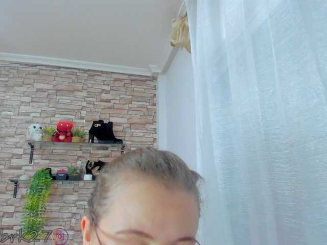 zoe-brk live cam on BongaCams