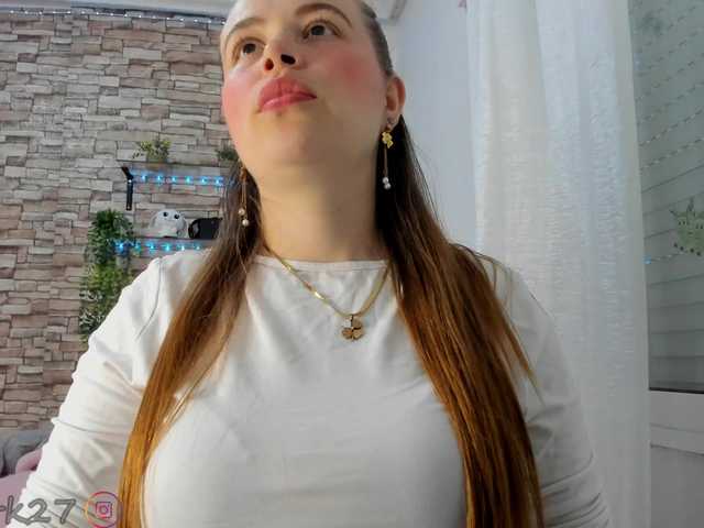 zoe-brk live cam on BongaCams