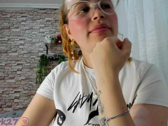 zoe-brk live cam on BongaCams