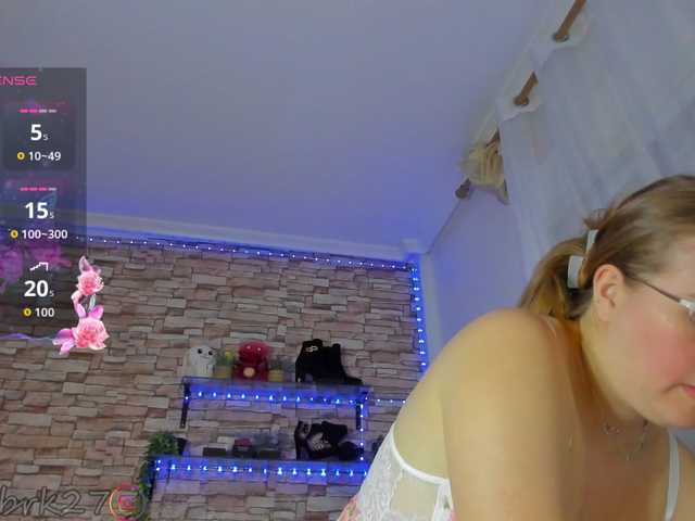 zoe-brk live cam on BongaCams