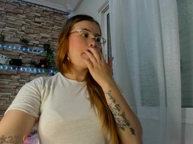 zoe-brk live cam on BongaCams
