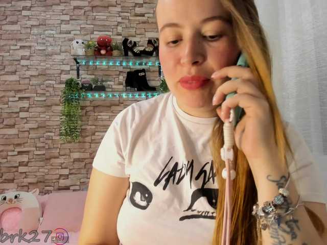 zoe-brk live cam on BongaCams