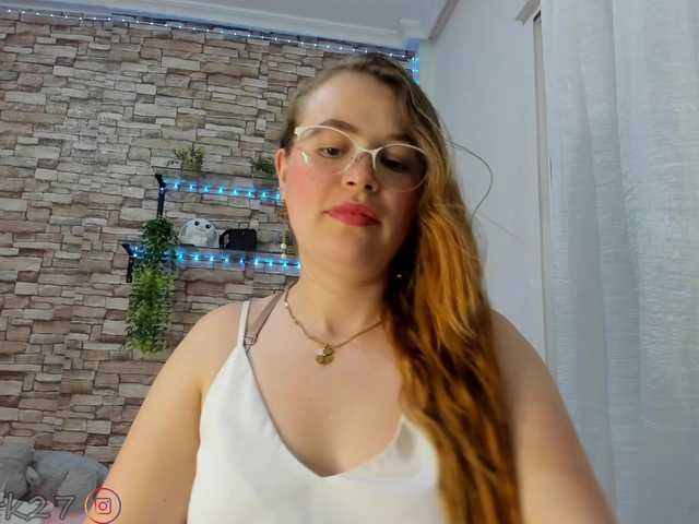 zoe-brk live cam on BongaCams
