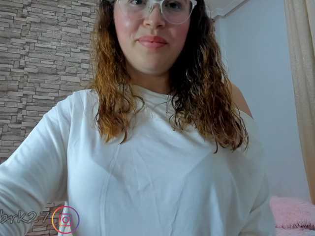 zoe-brk live cam on BongaCams