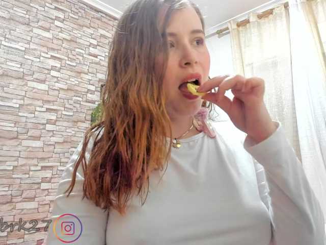 zoe-brk live cam on BongaCams