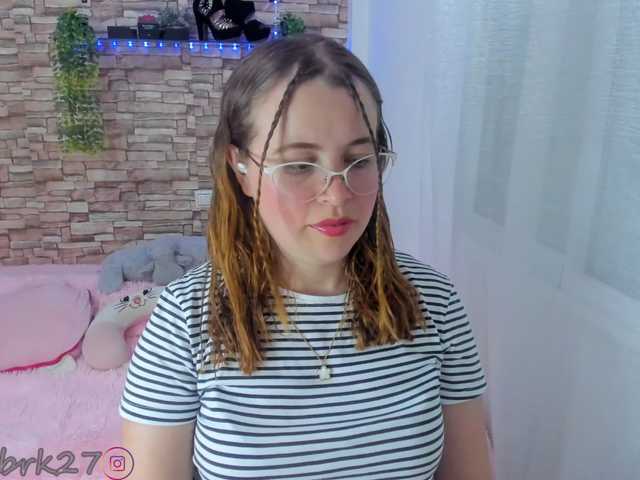 zoe-brk live cam on BongaCams