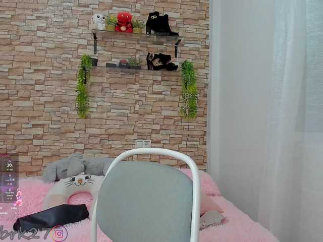 zoe-brk live cam on BongaCams