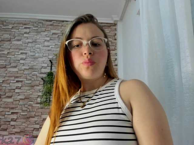 zoe-brk live cam on BongaCams