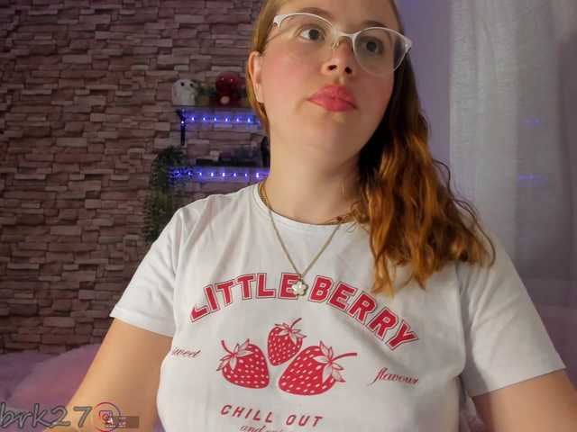 zoe-brk live cam on BongaCams