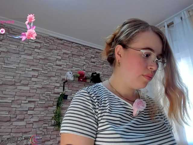 zoe-brk live cam on BongaCams