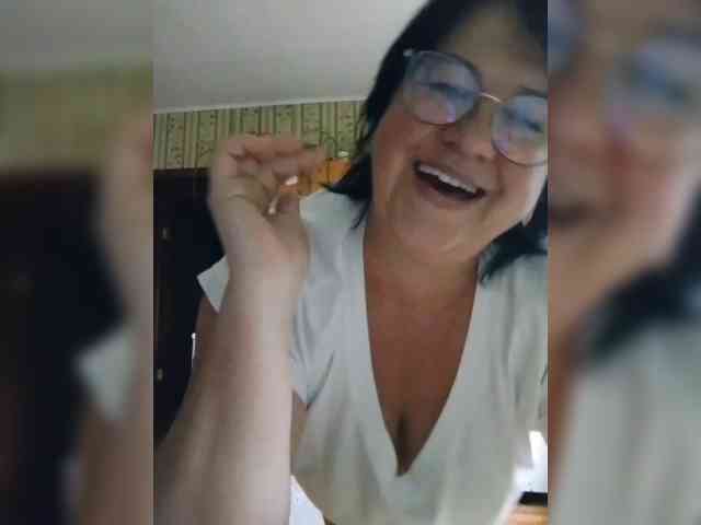 Tanya19722 live female cam on bongacams