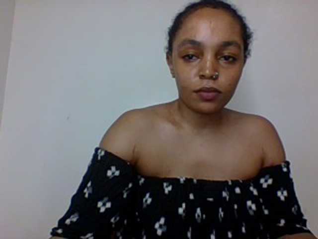 Candy011 — live female cam