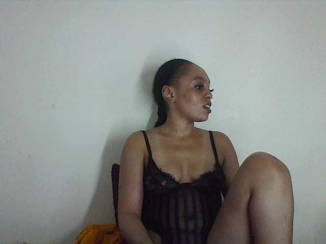 le modèle Candy011 est en webcam porno dans un show sur le site bongacams, il possède les tags suivants: Ebony,Brunette,Trimmed