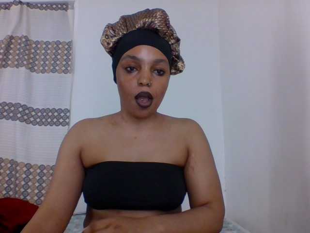 le modèle Candy011 est en webcam porno dans un show sur le site bongacams, il possède les tags suivants: Ebony,Brunette,Trimmed