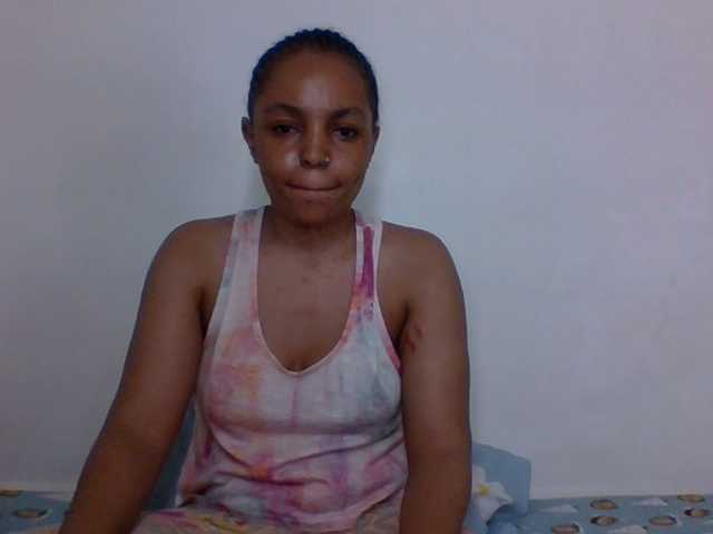Candy011 live webcam show