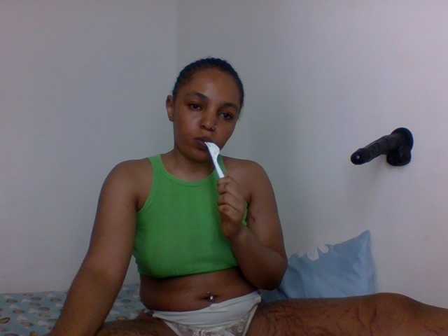 Candy011 live webcam show