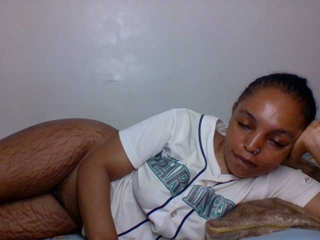Candy011 live webcam show
