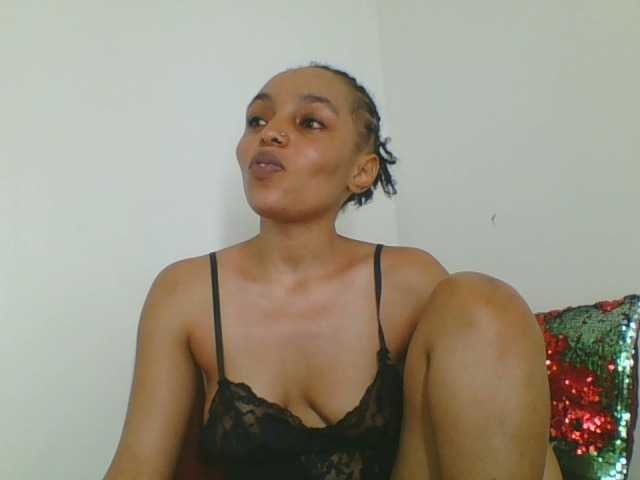 le modèle Candy011 est en webcam porno dans un show sur le site bongacams, il possède les tags suivants: Ebony,Brunette,Trimmed