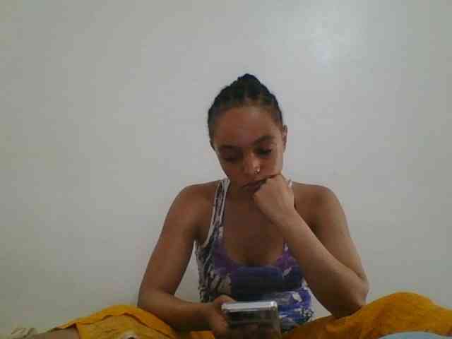 Candy011 webcam