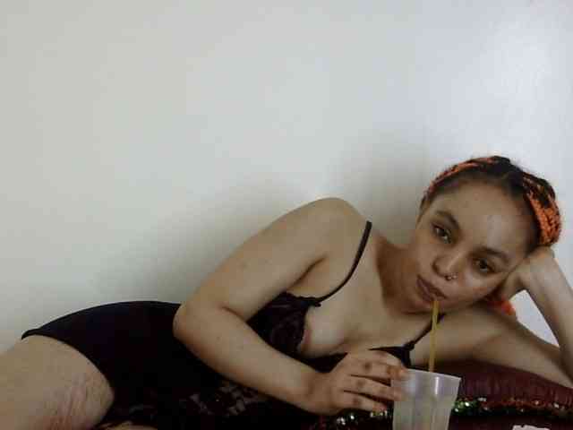 Candy011 webcam
