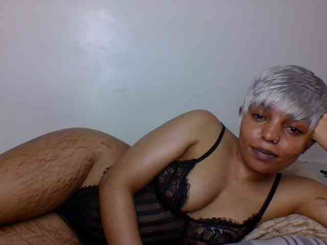 Candy011 webcam