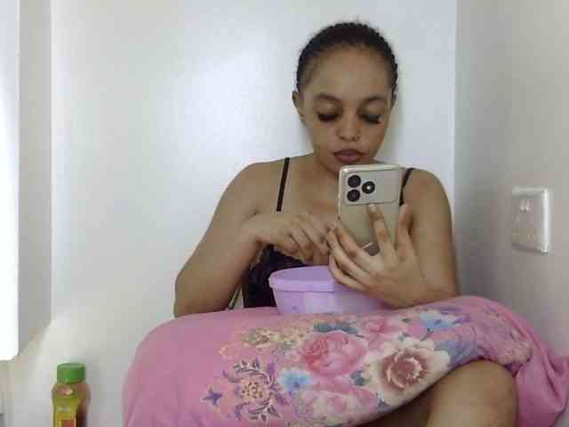 Candy011 webcam