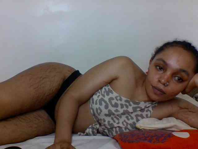 Candy011 webcam
