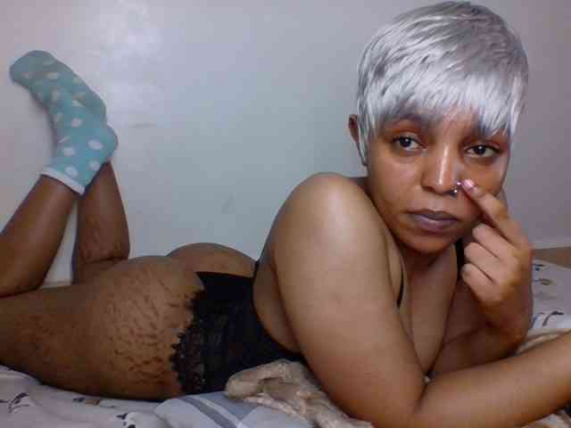 Candy011 webcam