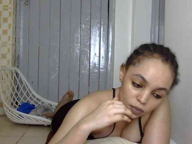 Candy011 webcam