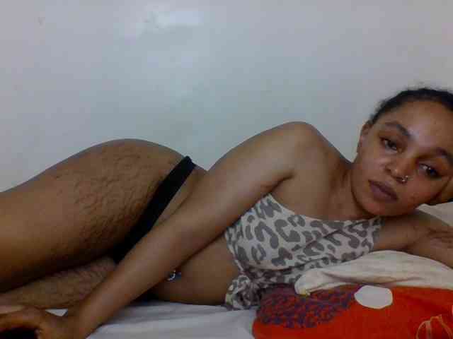 Candy011 webcam