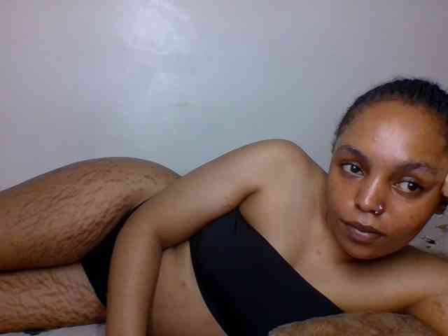 Candy011 webcam
