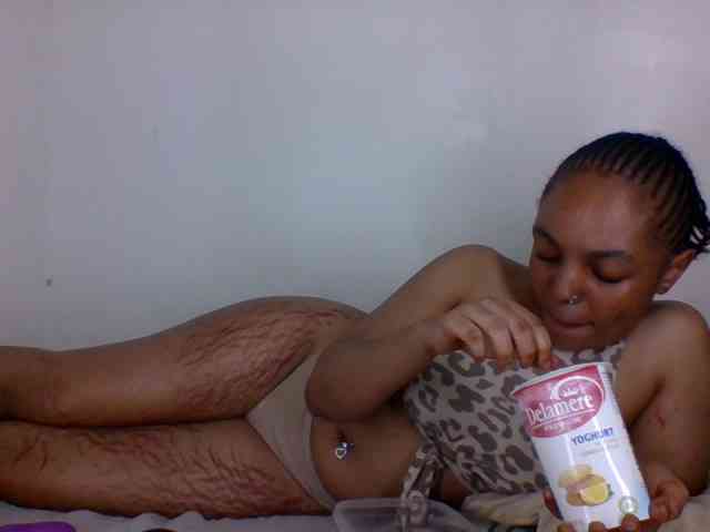 Candy011 webcam
