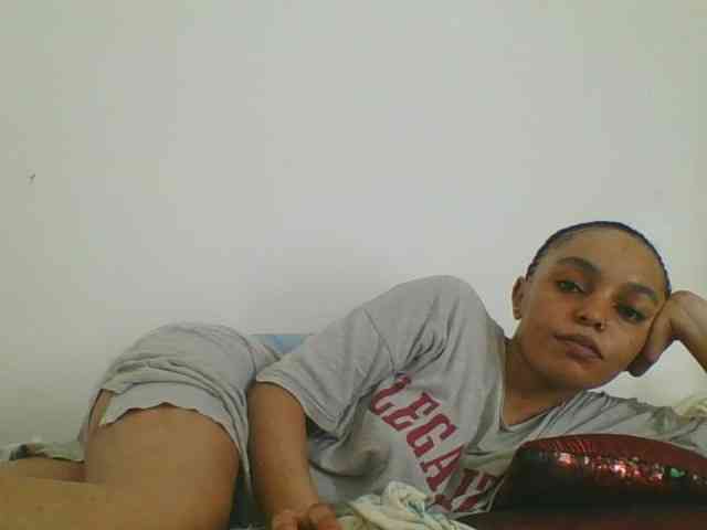 Candy011 webcam