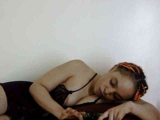 Candy011 webcam