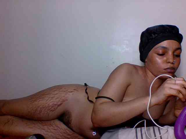 Candy011 webcam