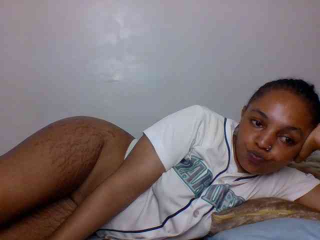 Candy011 webcam