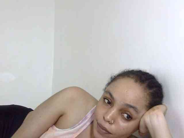 Candy011 webcam