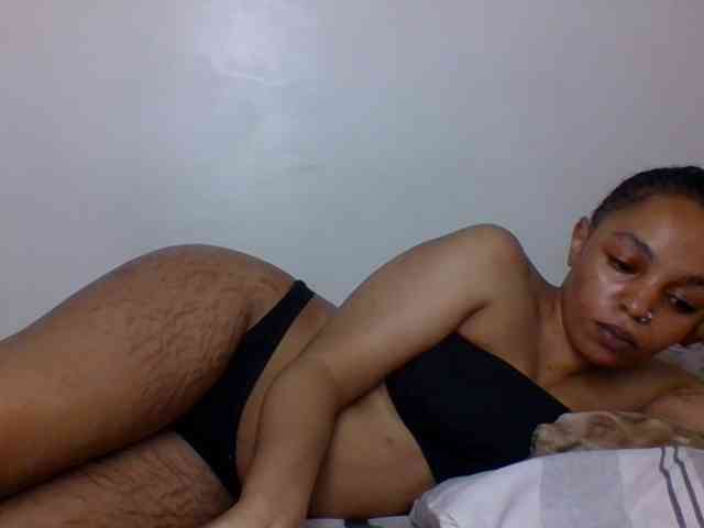 Candy011 webcam