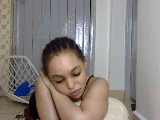 Candy011 webcam
