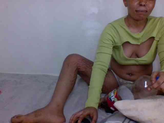 Candy011 webcam