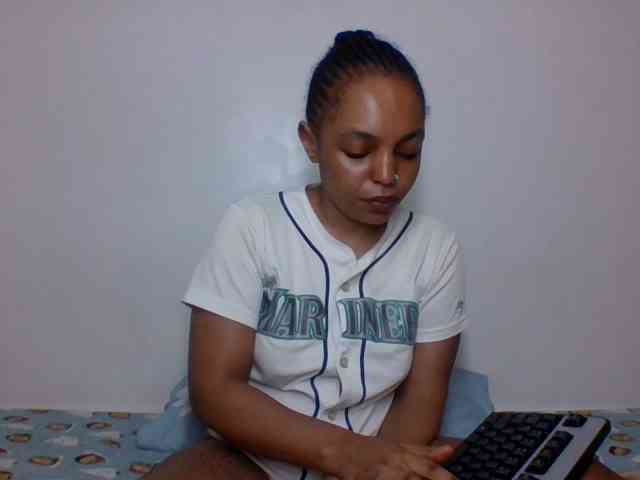 Candy011 webcam