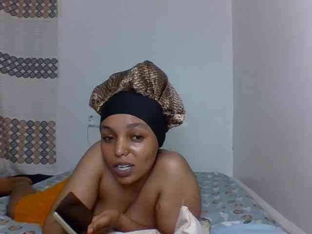 Candy011 webcam